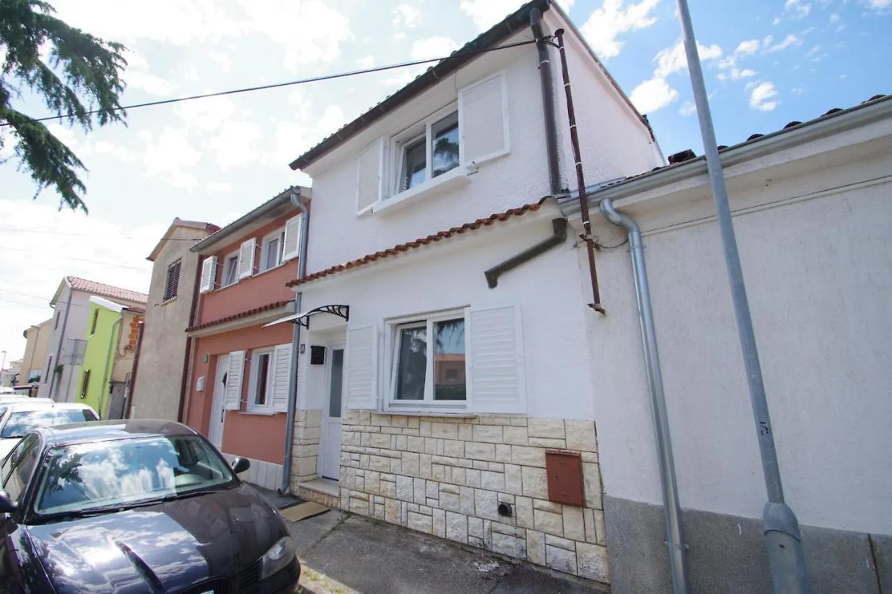 Holiday Apartment Dominik Pula 0*,